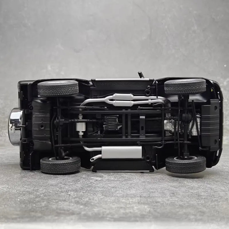 [AutoArt] 1:18 Mercedes-Benz 1998 G500 SWB Black Model Car Die-Cast