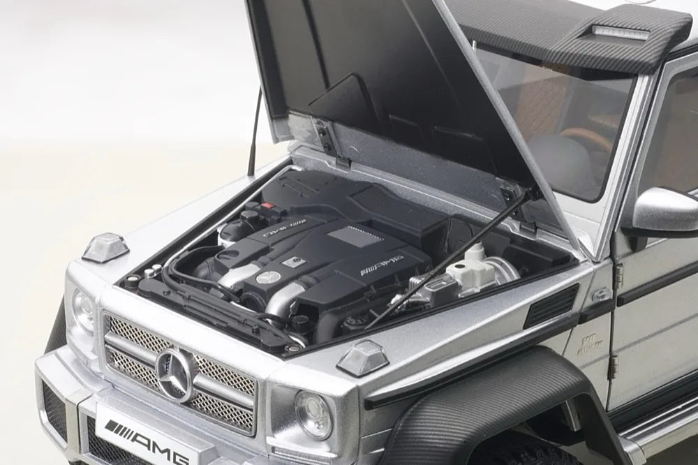 [AutoArt] 1:18 Mercedes-Benz 2013 G63 AMG 6x6 Silver Model Car Die-Cast