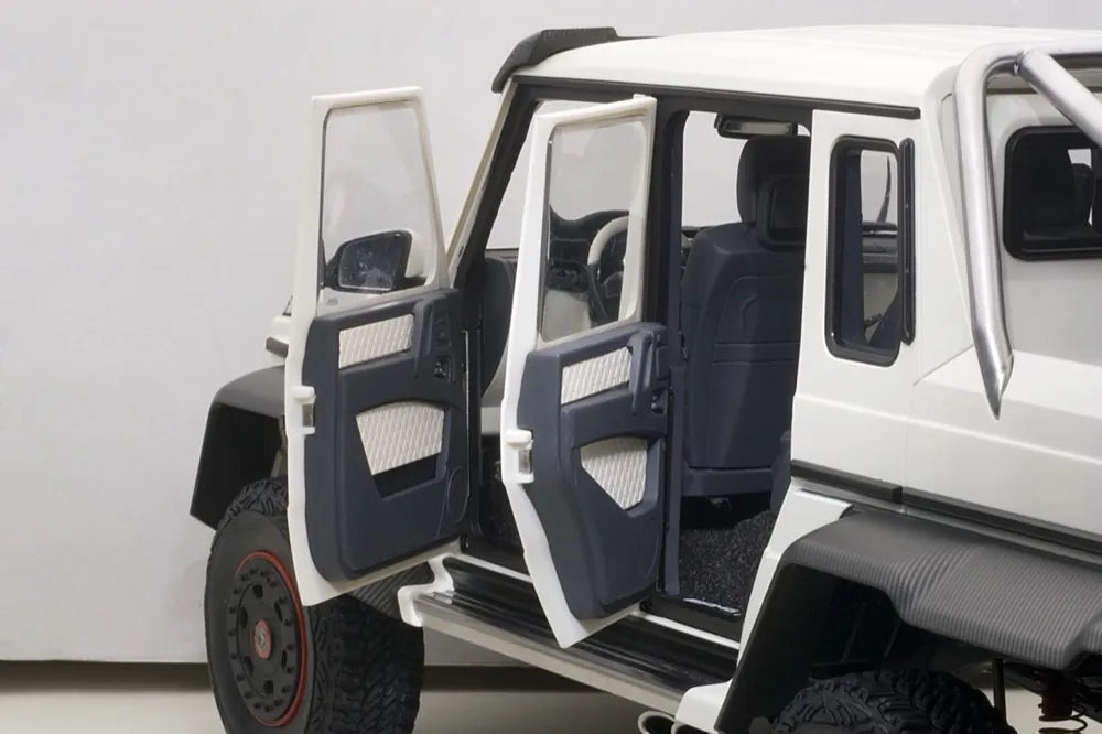 [AutoArt] 1:18 Mercedes-Benz 2013 G63 AMG 6x6 White Model Car Die-Cast