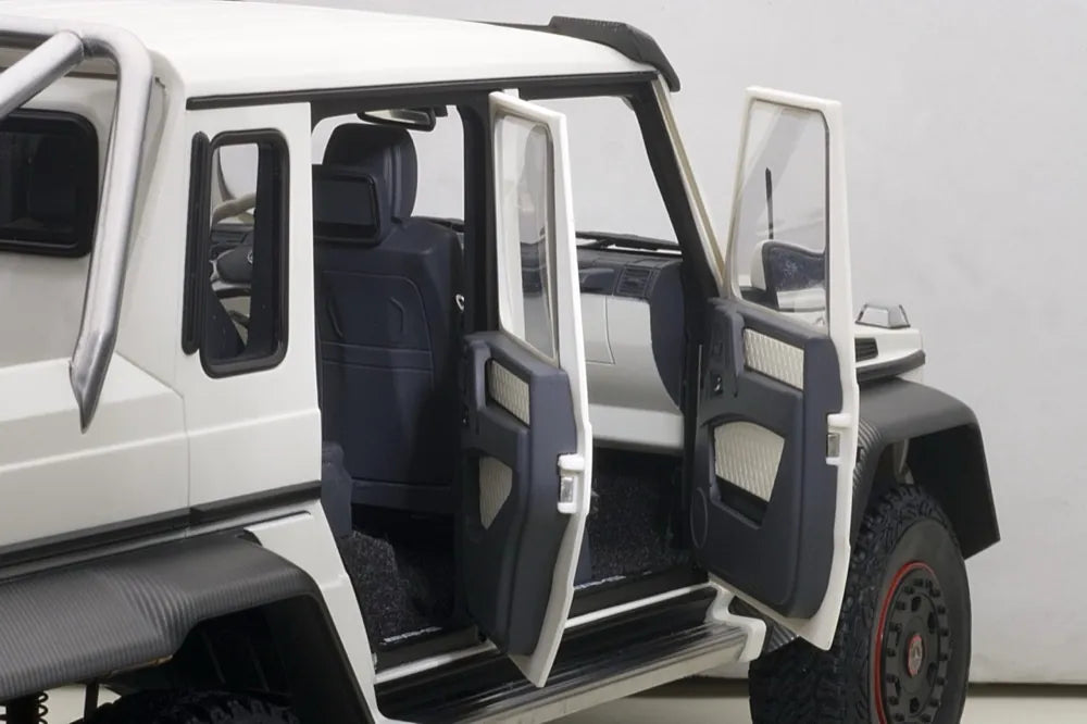 [AutoArt] 1:18 Mercedes-Benz 2013 G63 AMG 6x6 White Model Car Die-Cast