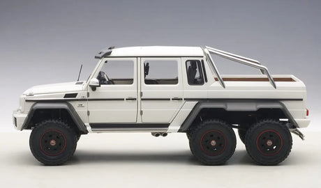 [AutoArt] 1:18 Mercedes-Benz 2013 G63 AMG 6x6 White Model Car Die-Cast