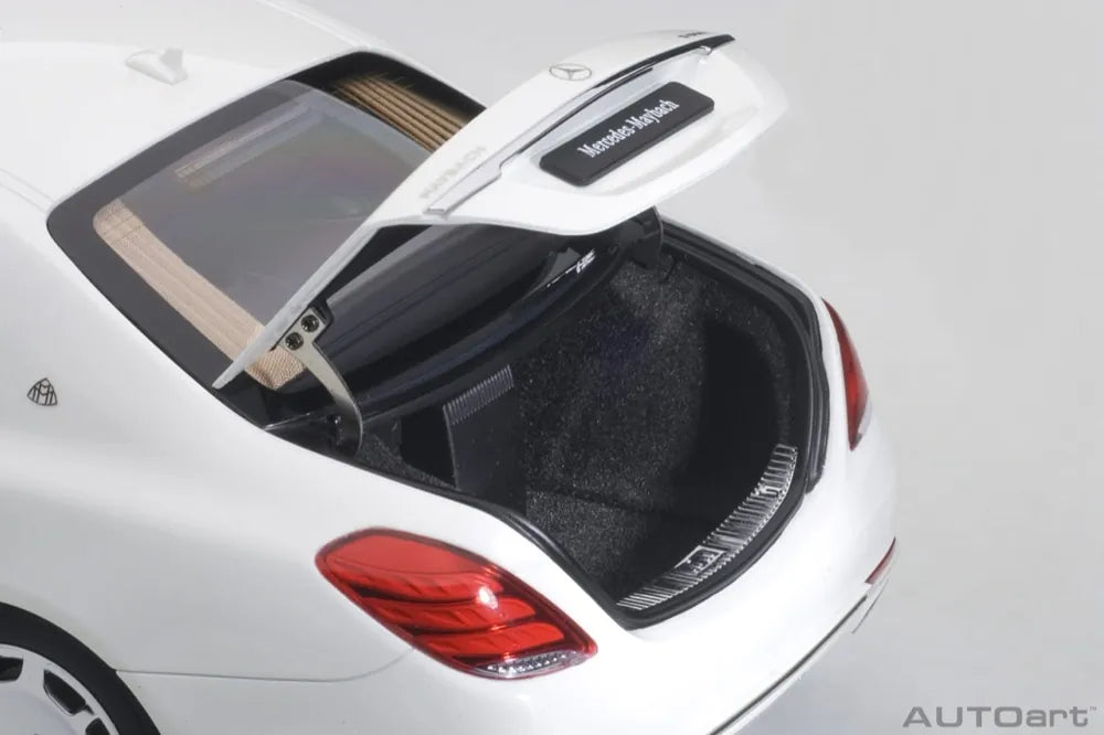 [AutoArt] 1:18 Mercedes-Maybach 2016 S600 Pullman valkoinen pienoismalli Die-Cast
