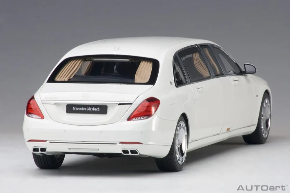 [AutoArt] 1:18 Mercedes-Maybach 2016 S600 Pullman valkoinen pienoismalli Die-Cast