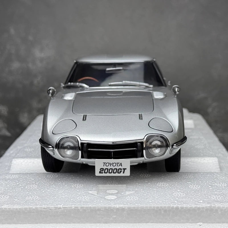 [AutoArt] 1:18 Toyota 1967 2000GT Silver Model Car Die-Cast