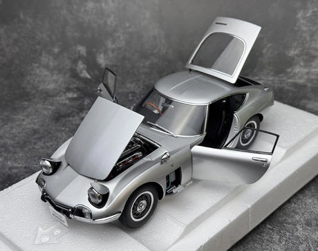 [AutoArt] 1:18 Toyota 1967 2000GT Silver Model Car Die-Cast