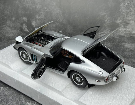 [AutoArt] 1:18 Toyota 1967 2000GT Silver Model Car Die-Cast