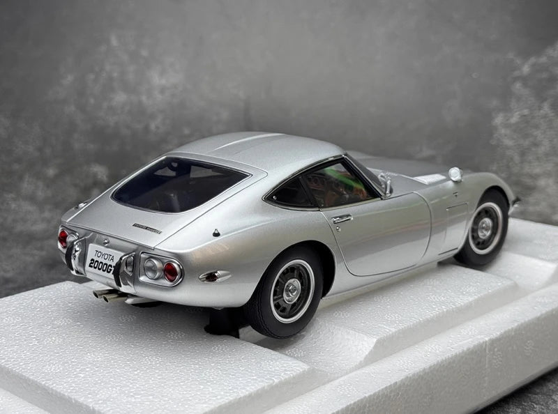 [AutoArt] 1:18 Toyota 1967 2000GT Silver Model Car Die-Cast