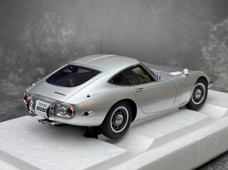 [AutoArt] 1:18 Toyota 1967 2000GT Silver Model Car Die-Cast