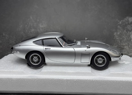 [AutoArt] 1:18 Toyota 1967 2000GT Silver Model Car Die-Cast