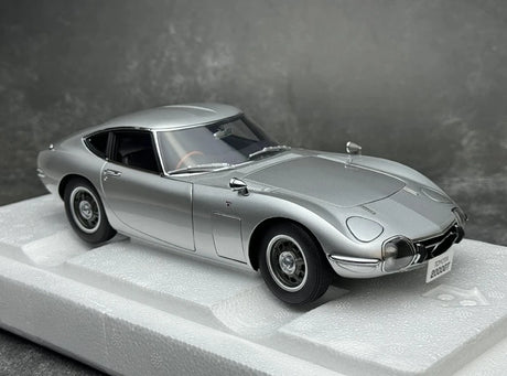 [AutoArt] 1:18 Toyota 1967 2000GT Silver Model Car Die-Cast