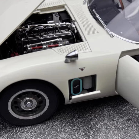 [AutoArt] 1:18 Toyota 1967 2000GT White Model Car Die-Cast