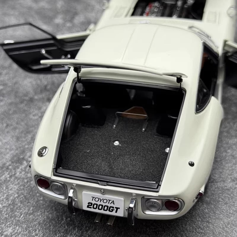 [AutoArt] 1:18 Toyota 1967 2000GT White Model Car Die-Cast