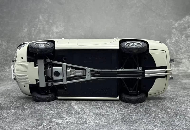 [AutoArt] 1:18 Toyota 1967 2000GT White Model Car Die-Cast