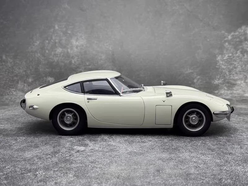 [AutoArt] 1:18 Toyota 1967 2000GT White Model Car Die-Cast