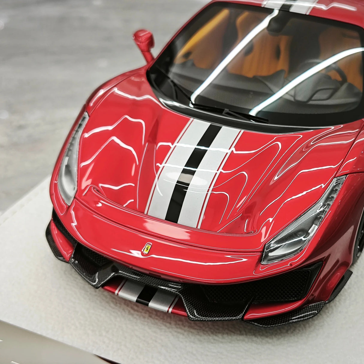 BBA Ferrari 2018 488 Pista Metallic Red Silver Black Livery 1:18 – Sammelobjekt-Resin-Modellharz