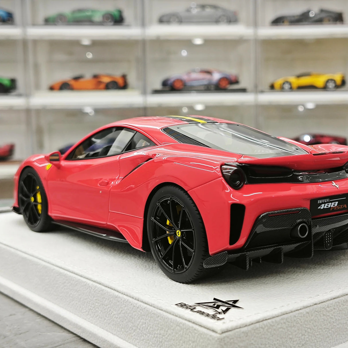 BBA Ferrari 2018 488 Pista Standard Rot Schwarz Gelb Livery 1:18 – Collectible Resin Model Resin