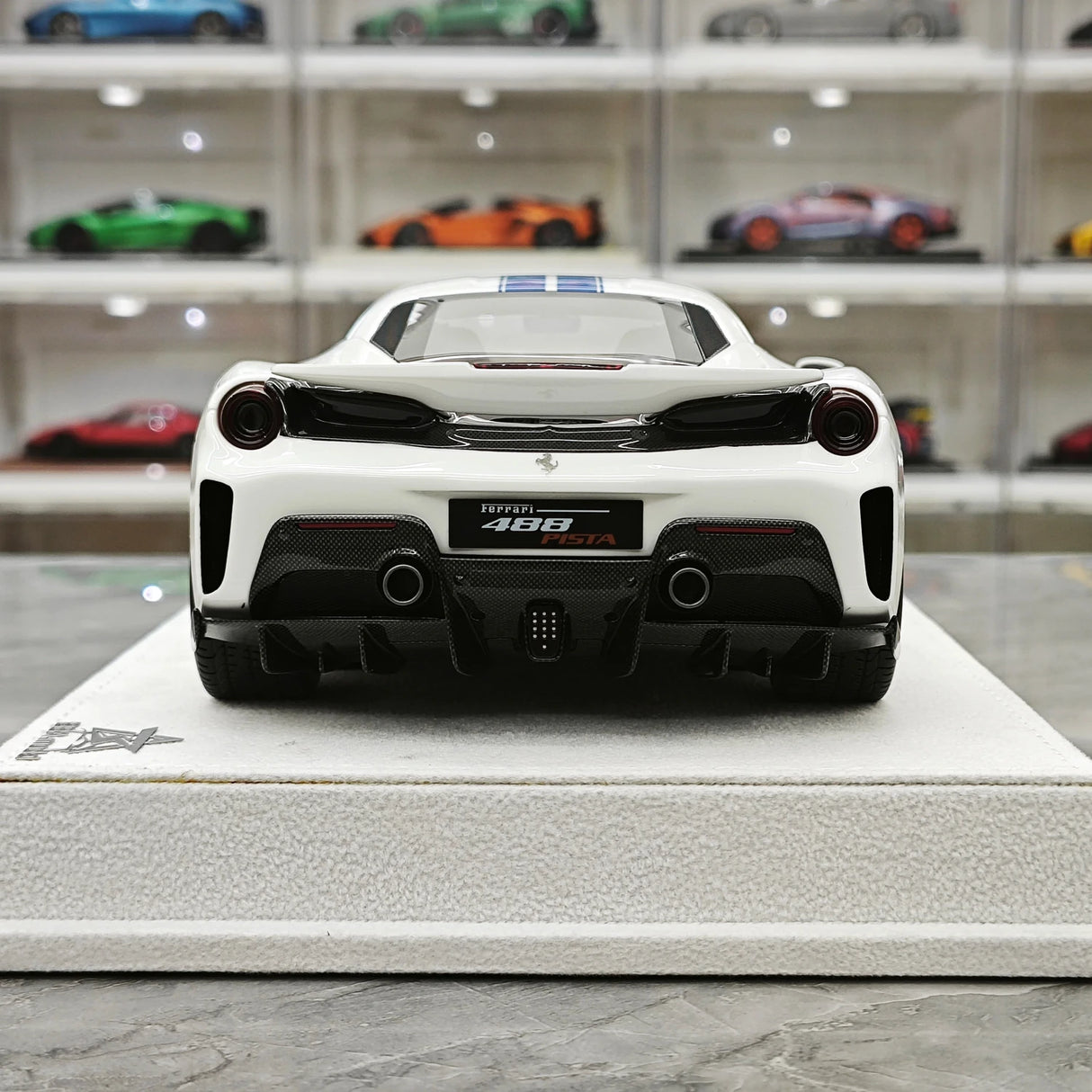 BBA Ferrari 2018 488 Pista White Blue Livery 1:18 – Resina de Modelo de Resina de Coleção