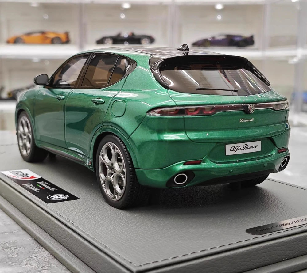 [BBR] 1:18 Alfa Romeo 2023 Tonale Green Model Car Resin