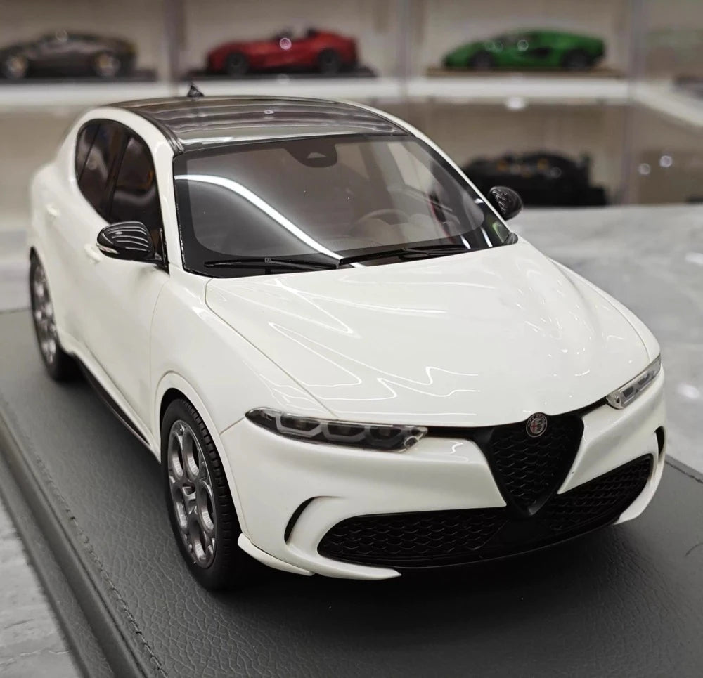 [BBR] 1:18 Alfa Romeo 2023 Tonale White Model Car Resin