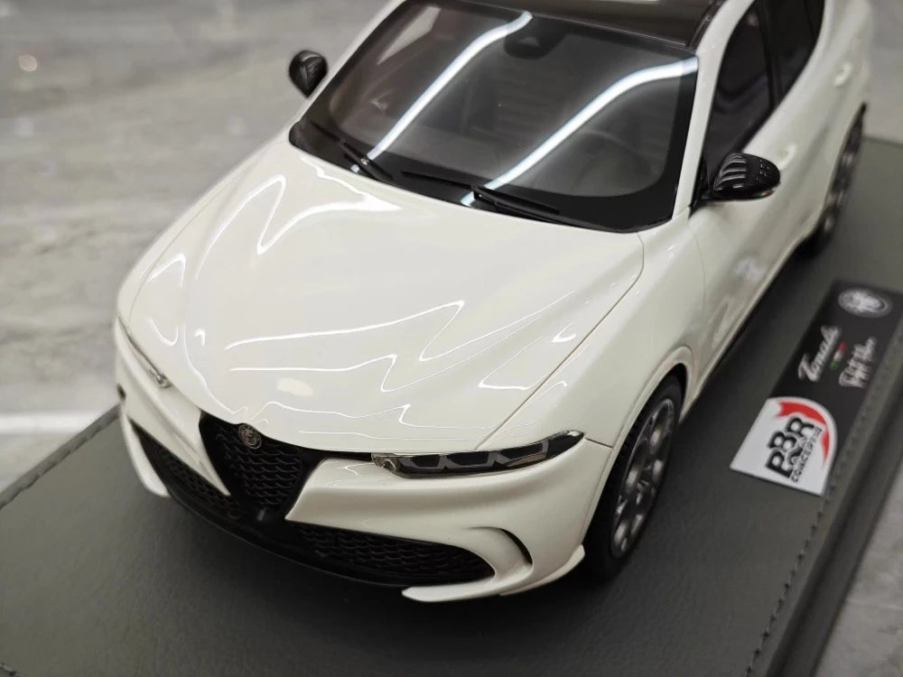 [BBR] 1:18 Alfa Romeo 2023 Tonale White Model Car Resin