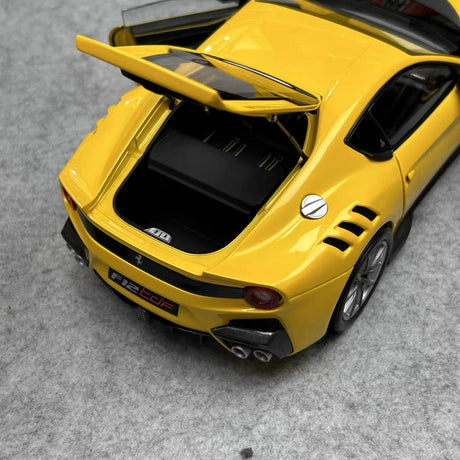 [BBR] 1:18 Ferrari 2015 F12 TDF geel modelauto Die-Cast