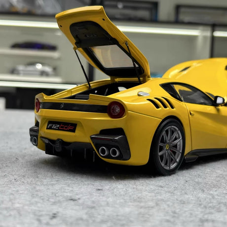 [BBR] 1:18 Ferrari 2015 F12 TDF geel modelauto Die-Cast