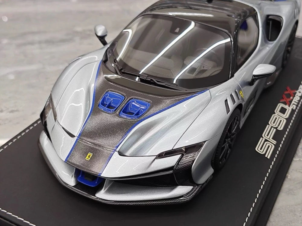 [BBR] 1:18 Ferrari 2024 SF90 XX Stradale brillant argent & noir voiture miniature Resin
