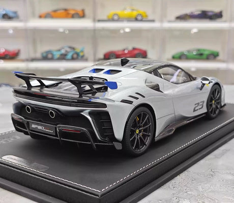 [BBR] 1:18 Ferrari 2024 SF90 XX Stradale glanzend zilver & zwart modelauto Hars