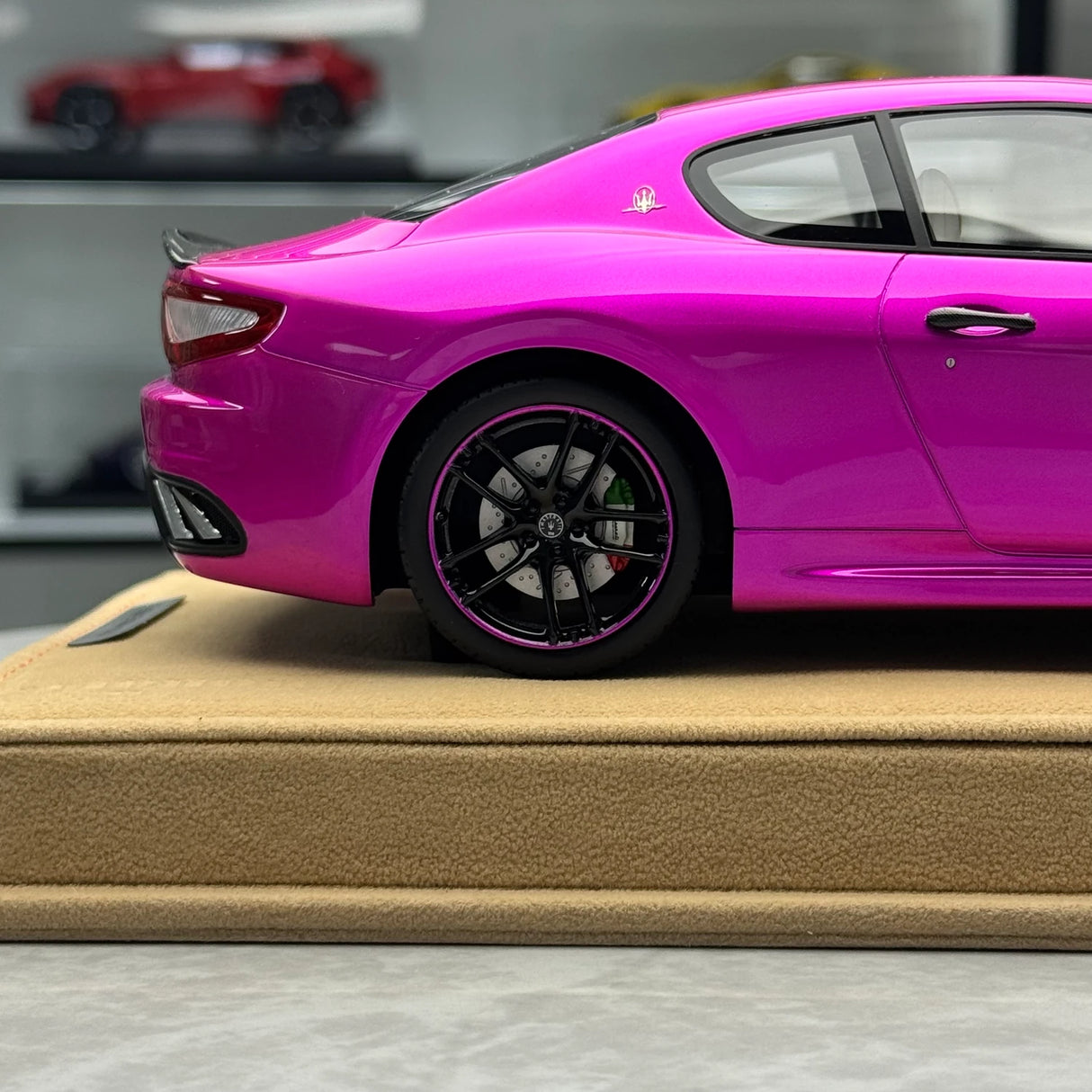 BBR Maserati 2011 GranTurismo MC Stradale Pink 1:18 – Collectible Resin Model Resin