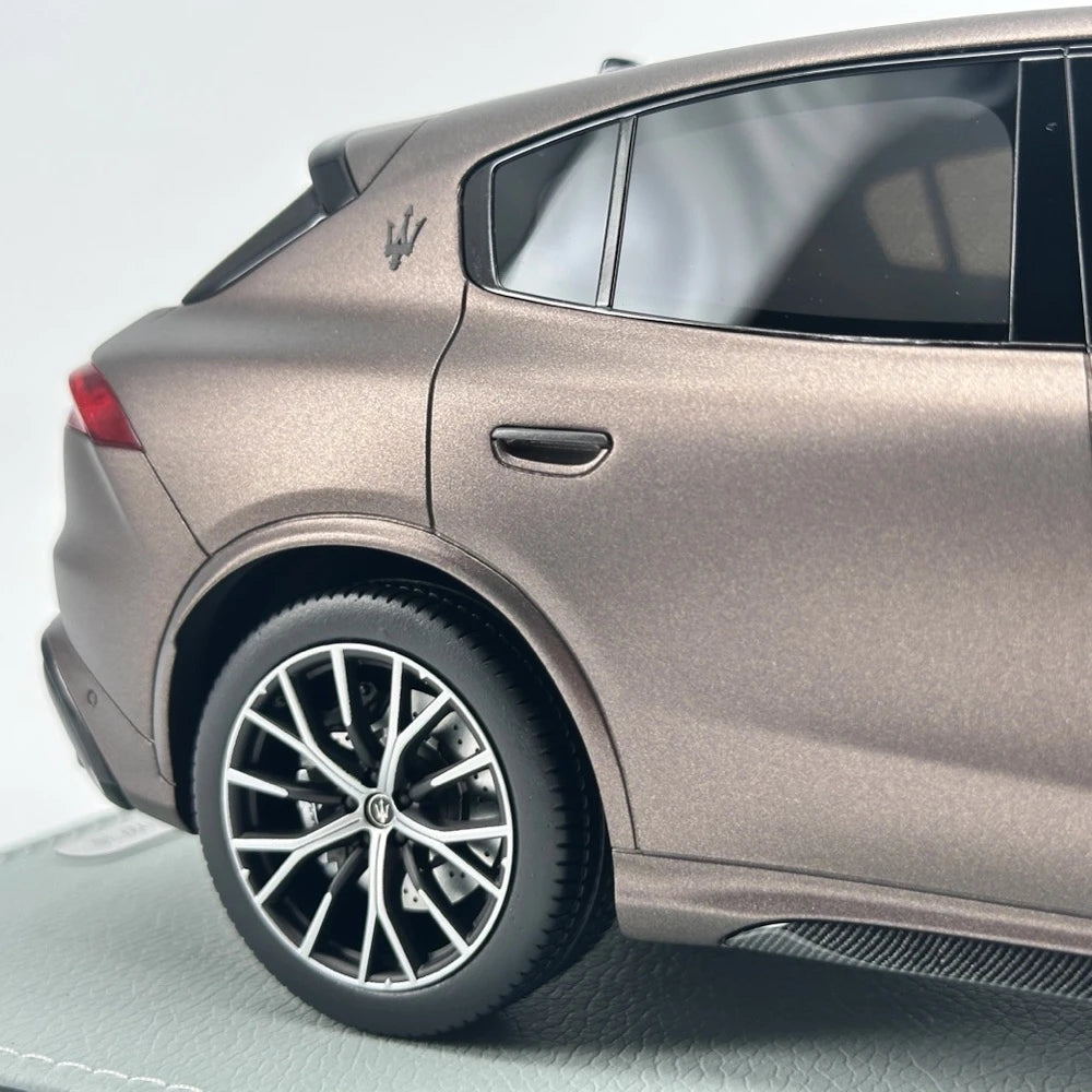 [BBR] 1:18 Maserati 2023 Grecale Trofeo brun modellbil resin