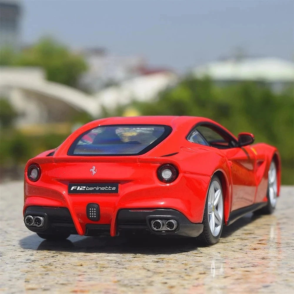 [Bburago] 1:24 Ferrari 2013 F12 Berlinetta rouge voiture miniature Die-Cast