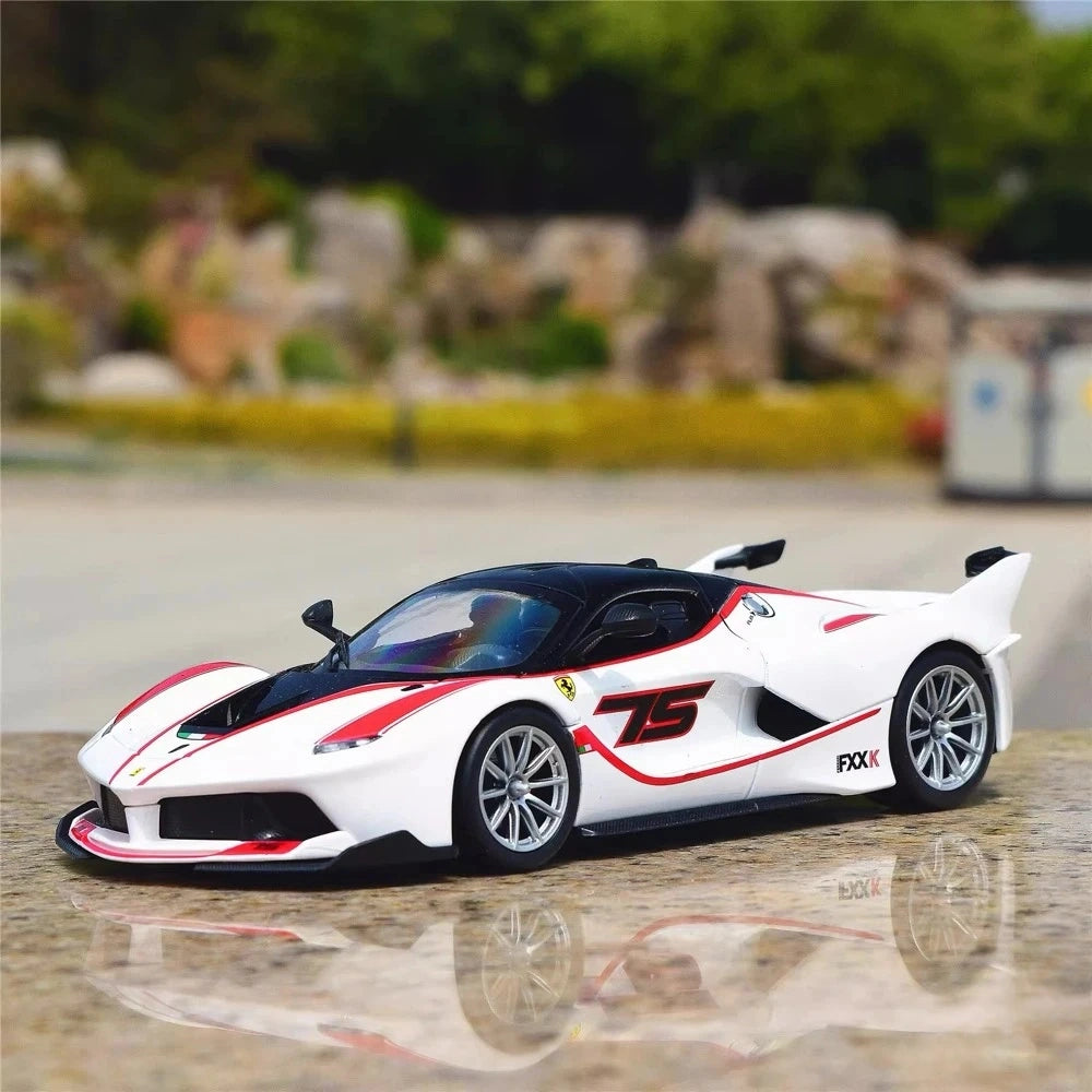 [Bburago] 1:24 Ferrari 2015 FXX K White Model Car Die-Cast
