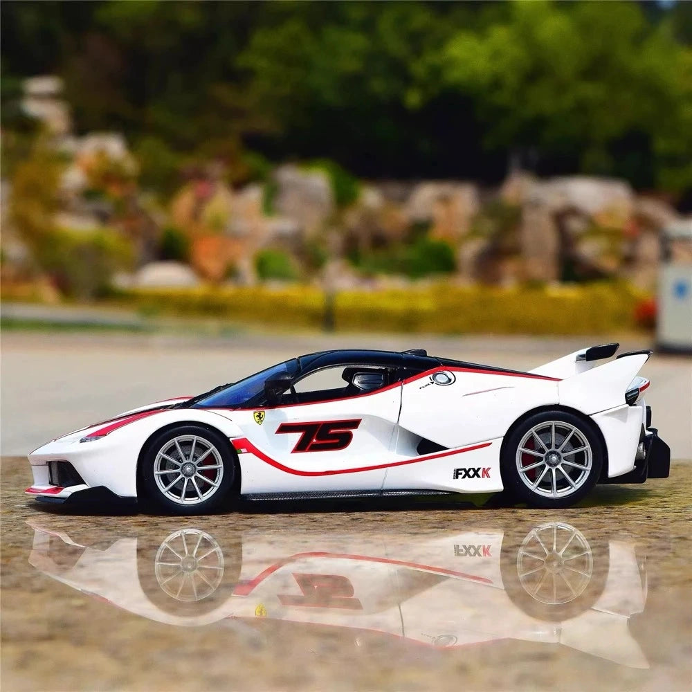 [Bburago] 1:24 Ferrari 2015 FXX K White Model Car Die-Cast