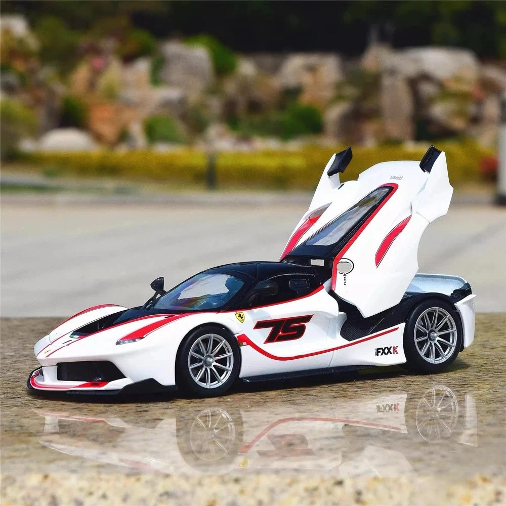 [Bburago] 1:24 Ferrari 2015 FXX K White Model Car Die-Cast