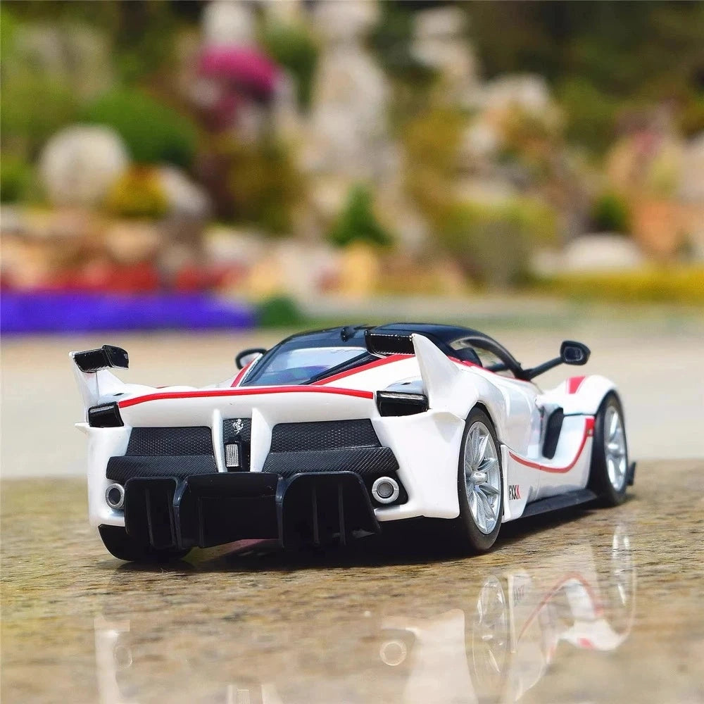 [Bburago] 1:24 Ferrari 2015 FXX K White Model Car Die-Cast
