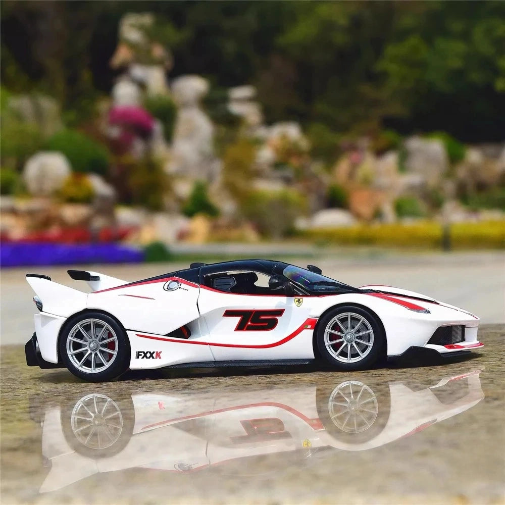 [Bburago] 1:24 Ferrari 2015 FXX K White Model Car Die-Cast