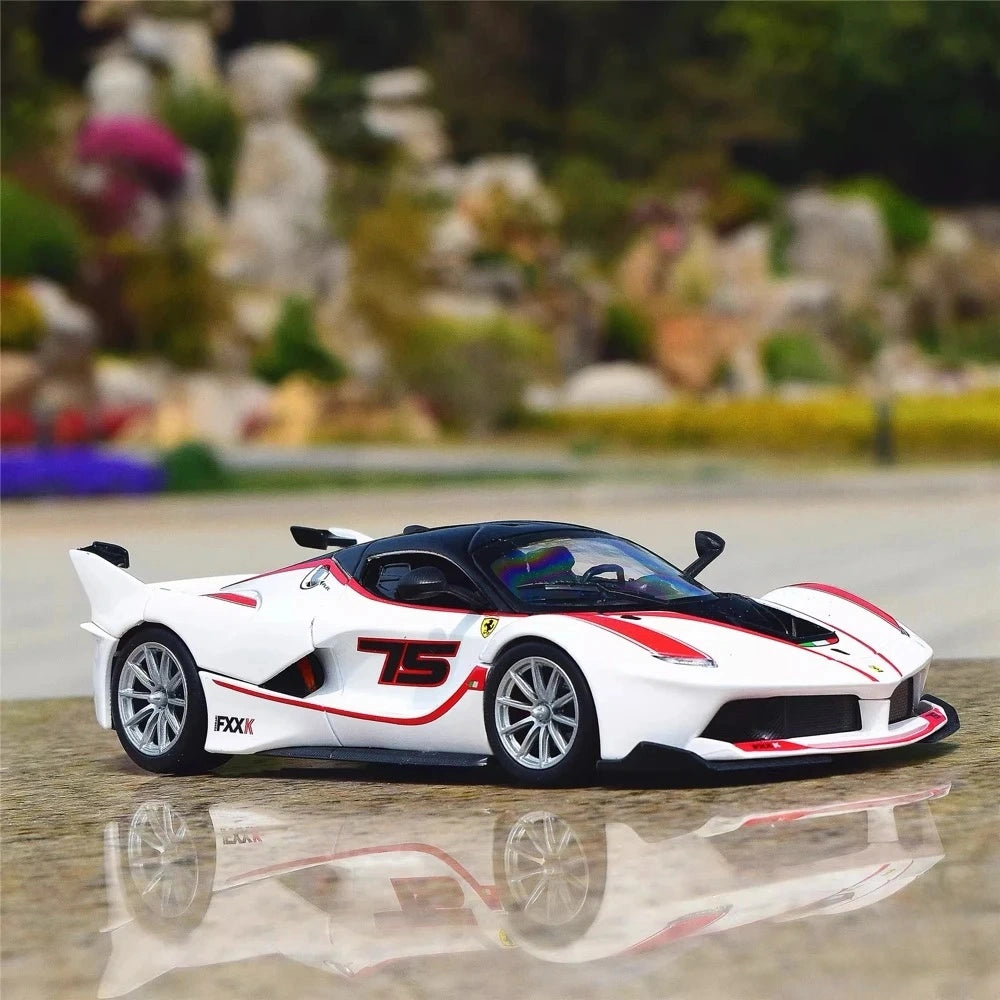 [Bburago] 1:24 Ferrari 2015 FXX K White Model Car Die-Cast