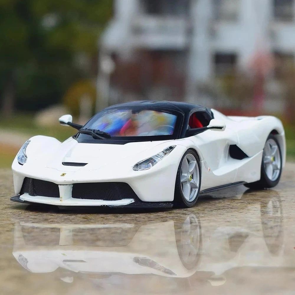 [Bburago] 1:24 Ferrari 2016 LaFerrari White Model Car Die-Cast