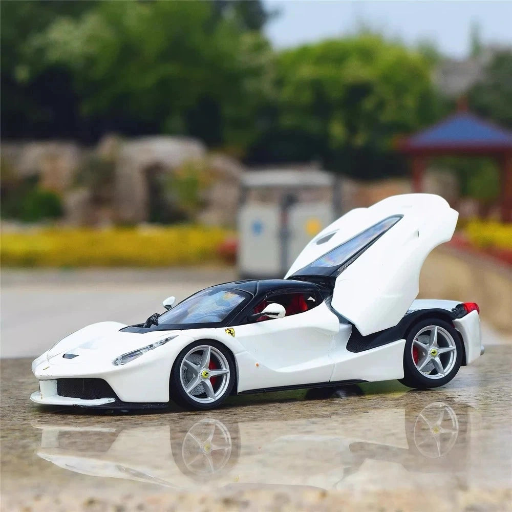 [Bburago] 1:24 Ferrari 2016 LaFerrari White Model Car Die-Cast