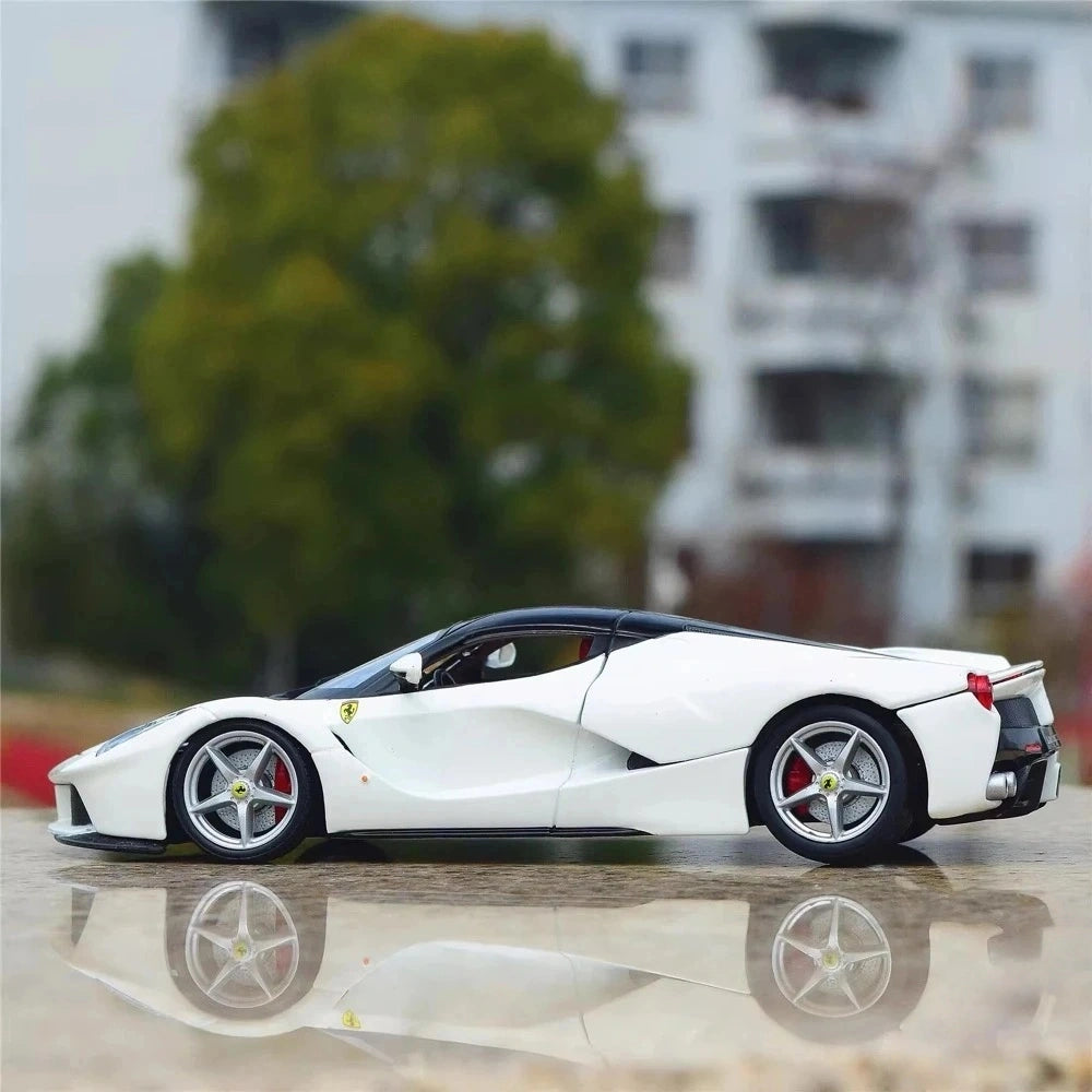 [Bburago] 1:24 Ferrari 2016 LaFerrari bianco modellino di auto Die-Cast