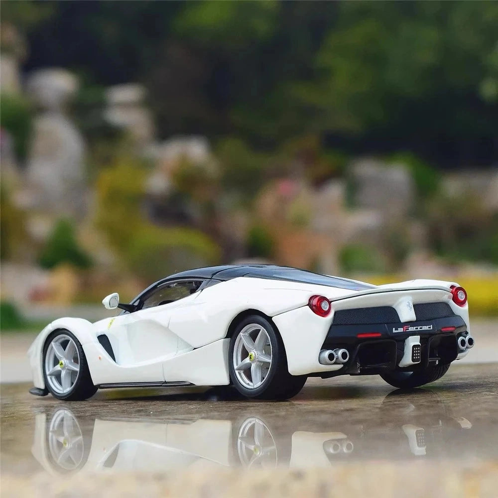 [Bburago] 1:24 Ferrari 2016 LaFerrari bianco modellino di auto Die-Cast