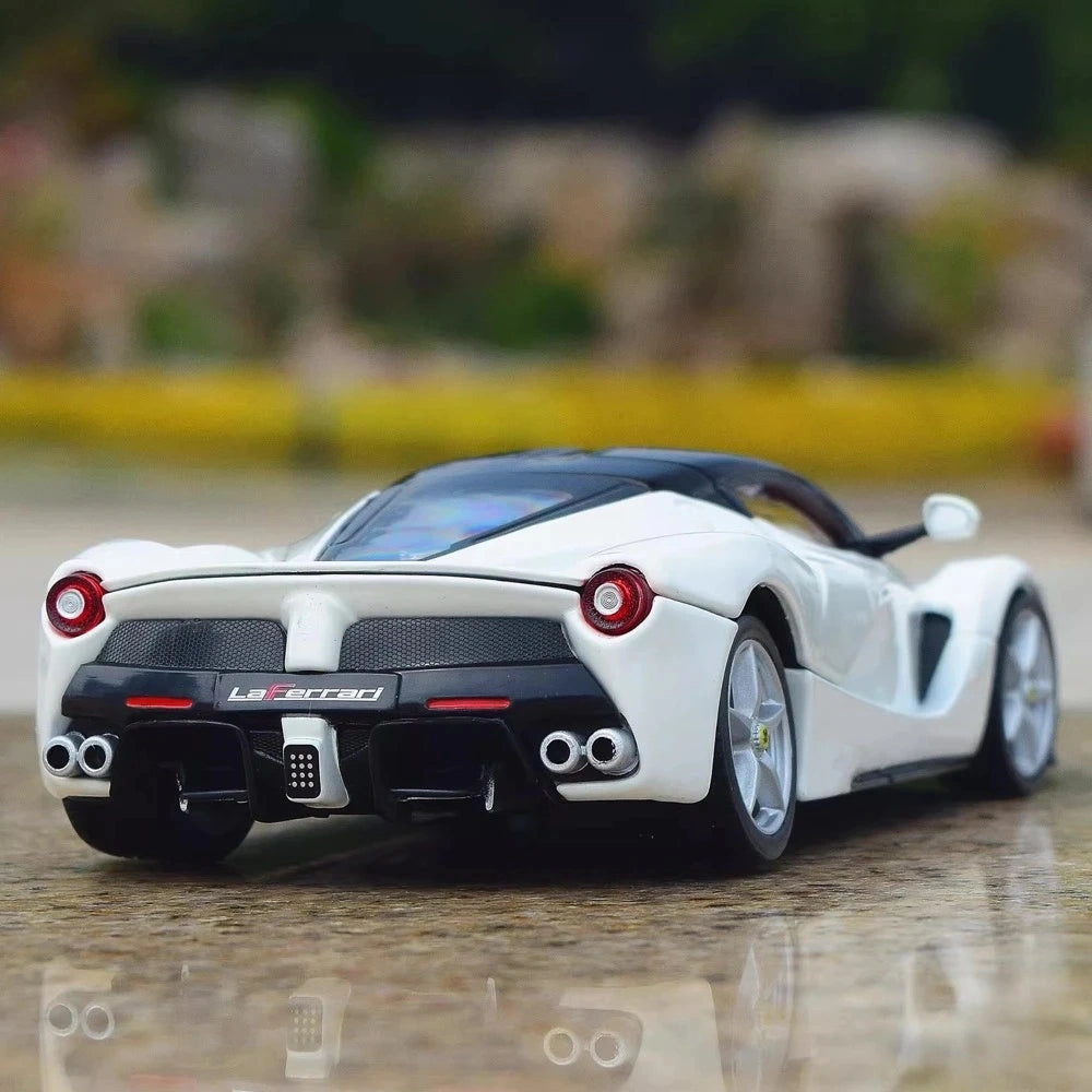 [Bburago] 1:24 Ferrari 2016 LaFerrari White Model Car Die-Cast