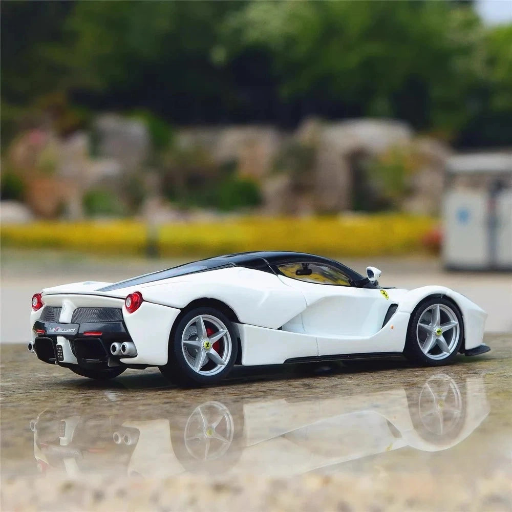 [Bburago] 1:24 Ferrari 2016 LaFerrari White Model Car Die-Cast