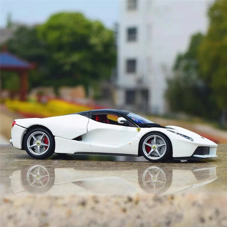 [Bburago] 1:24 Ferrari 2016 LaFerrari White Model Car Die-Cast