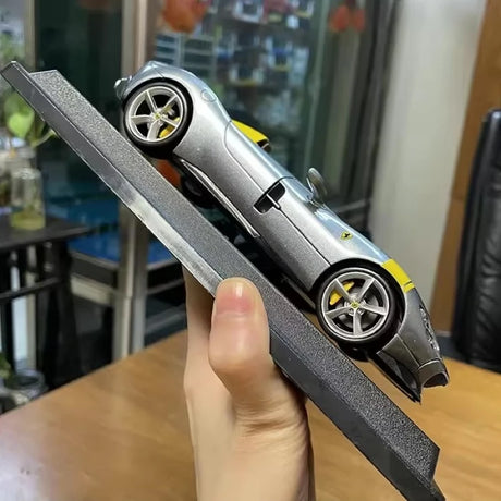 [Bburago] 1:24 Ferrari 2018 Monza SP1 zilver modelauto Die-Cast