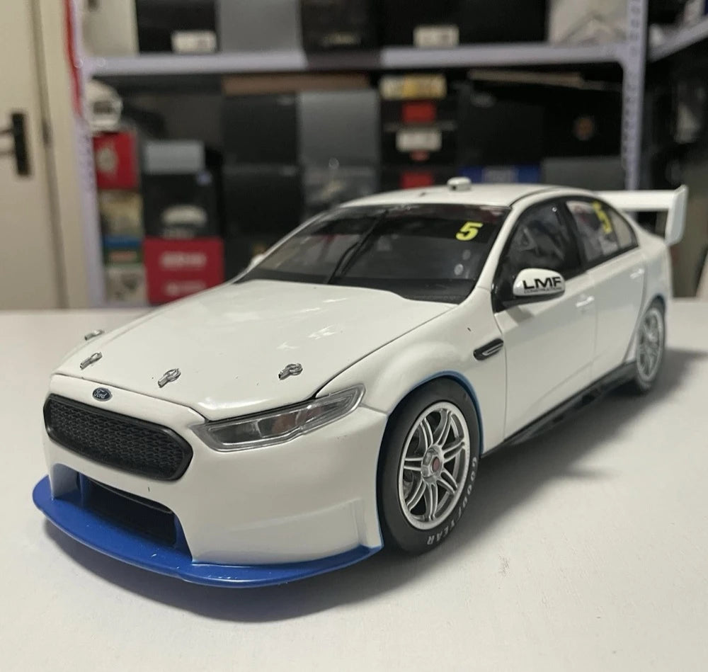 [Biante] 1:18 Ford 2015 FGX Falcon V8 Supercar White Model Car Die-Cast