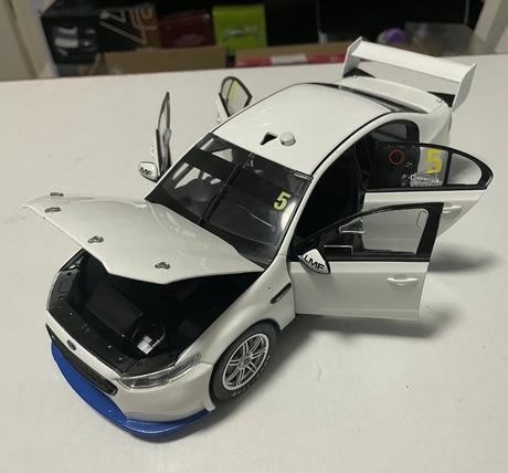 [Biante] 1:18 Ford 2015 FGX Falcon V8 Supercar White Model Car Die-Cast