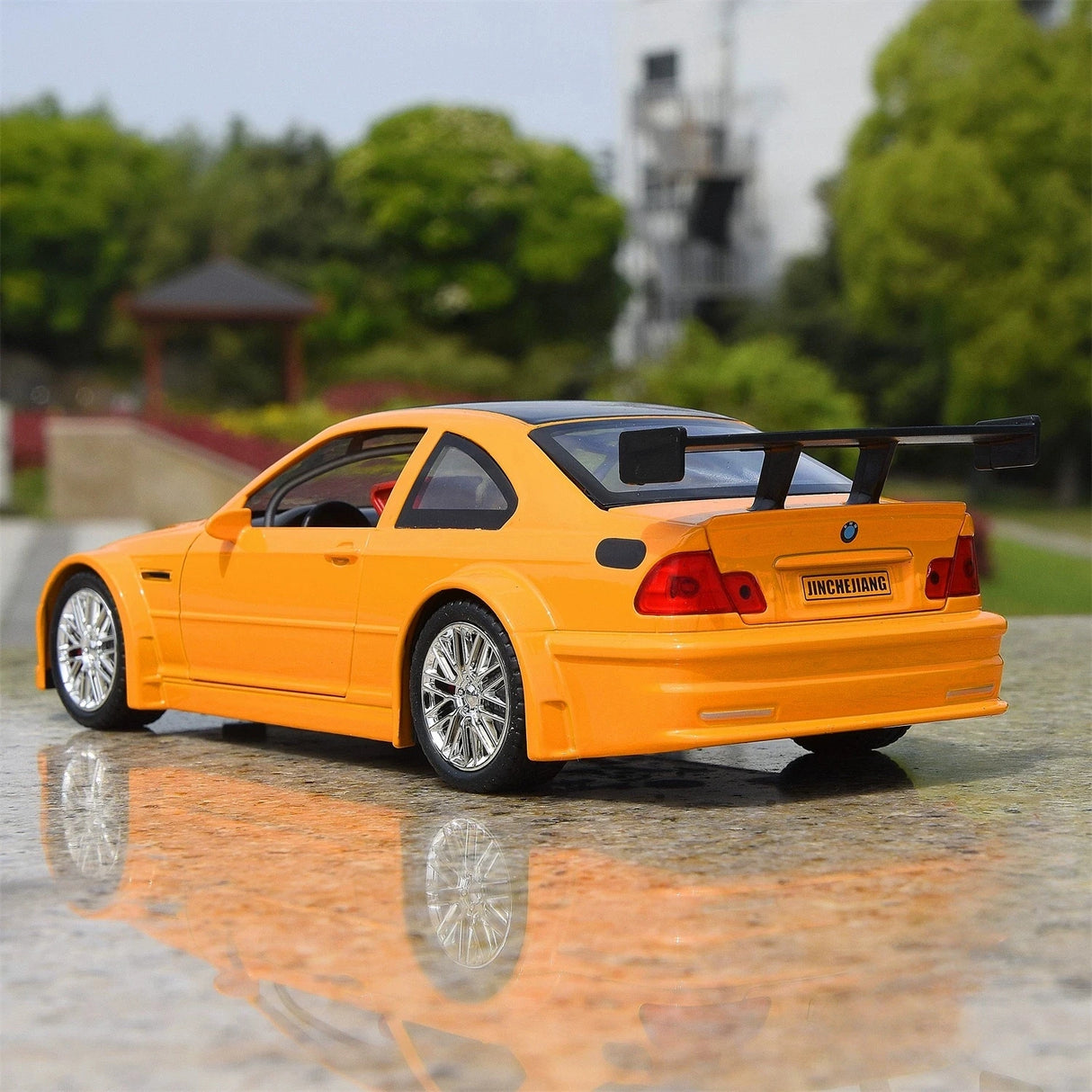 BMW 2001 M3 GTR E46 Orange 1:24 – Modello Pressofuso per Display Pressofuso