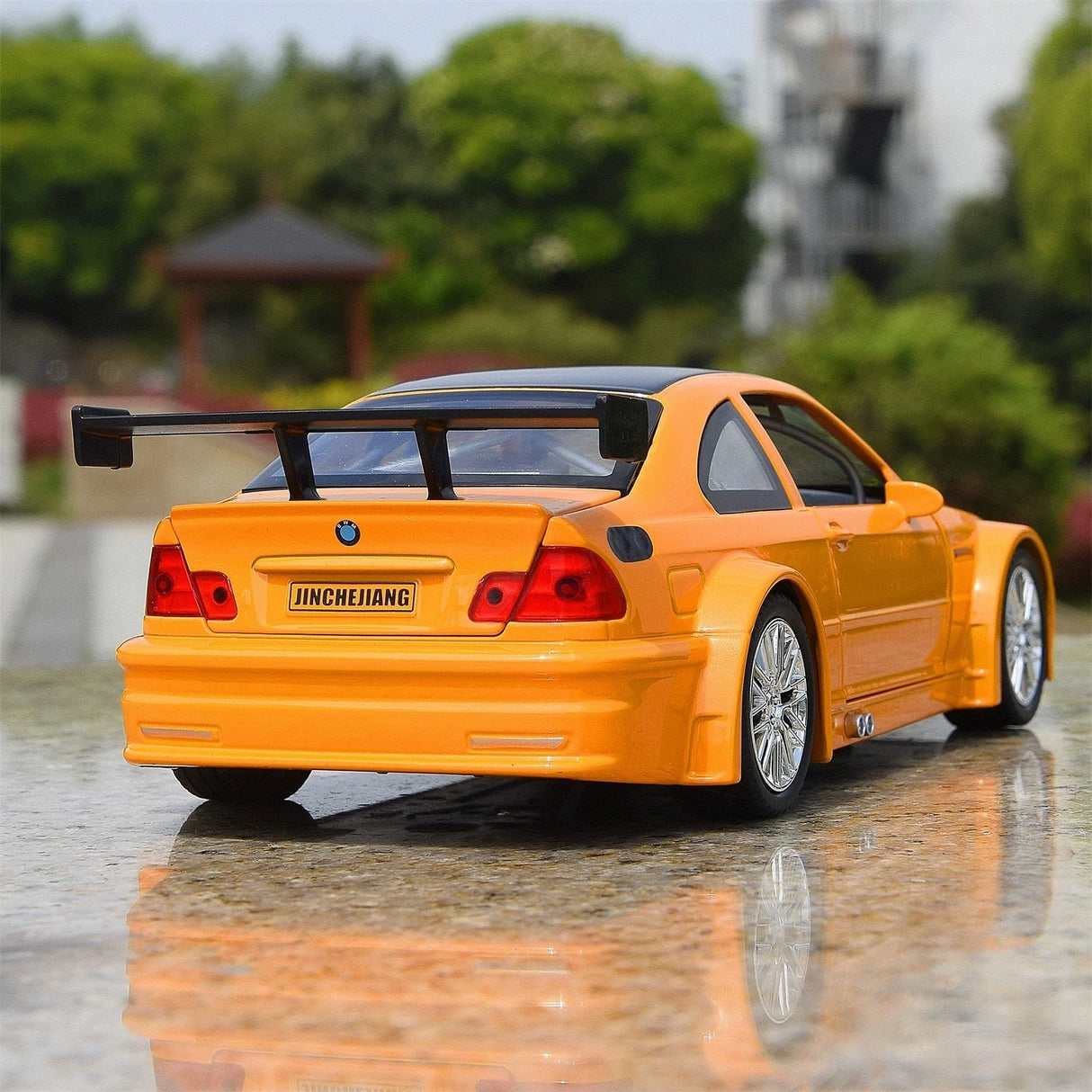 BMW 2001 M3 GTR E46 Orange 1:24 – Modello Pressofuso per Display Pressofuso