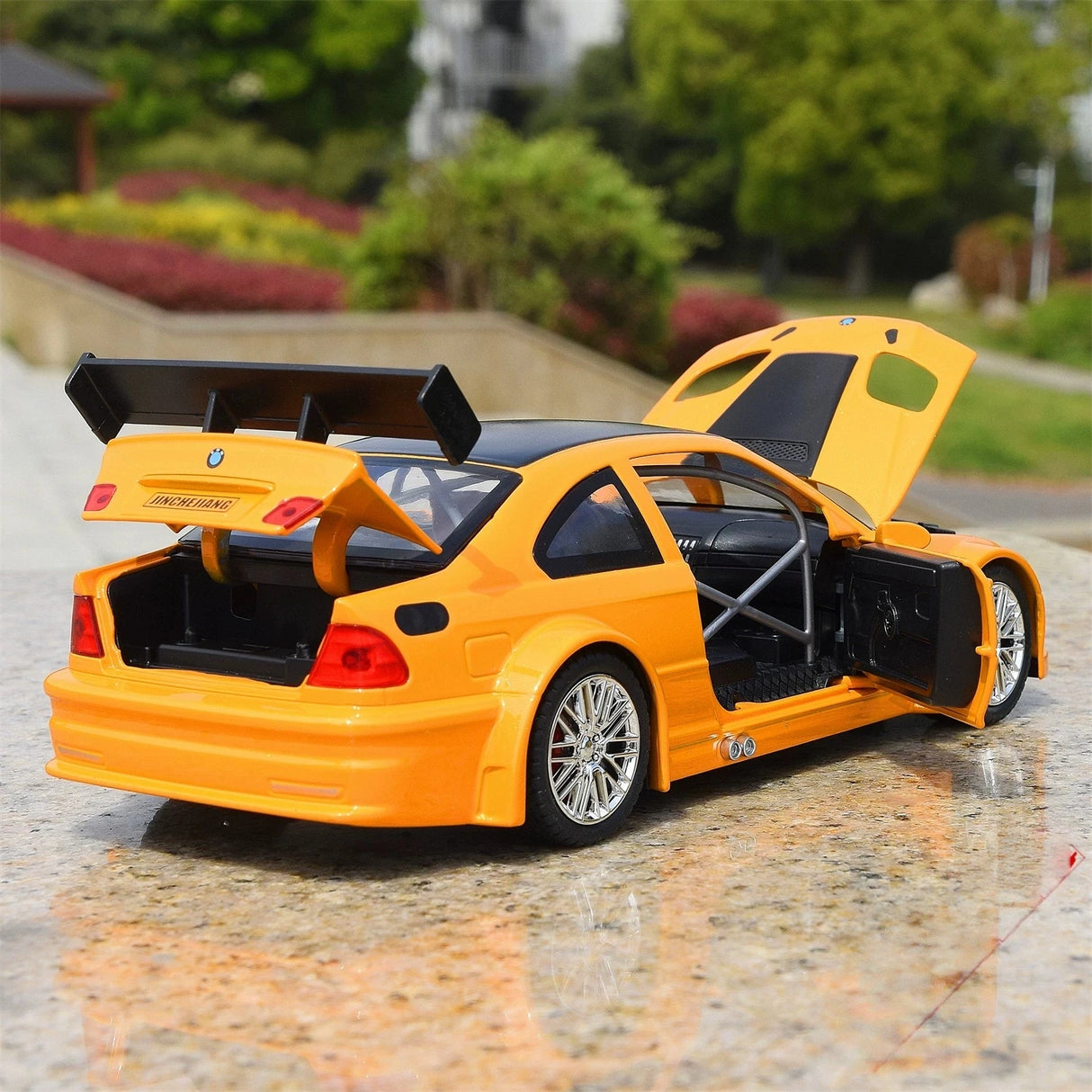BMW 2001 M3 GTR E46 Orange 1:24 – Modello Pressofuso per Display Pressofuso